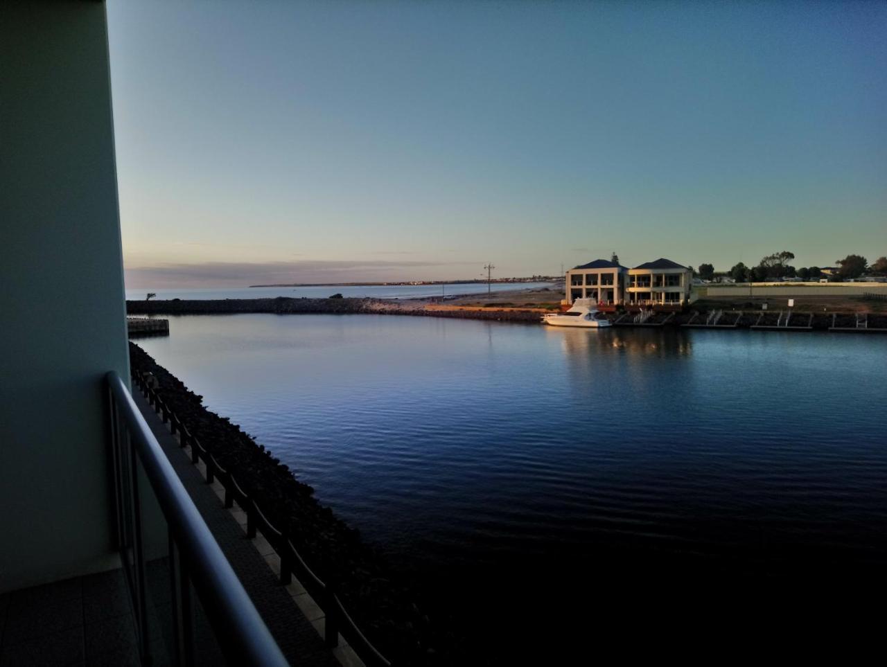 Wallaroo Marina Executive Apartments エクステリア 写真
