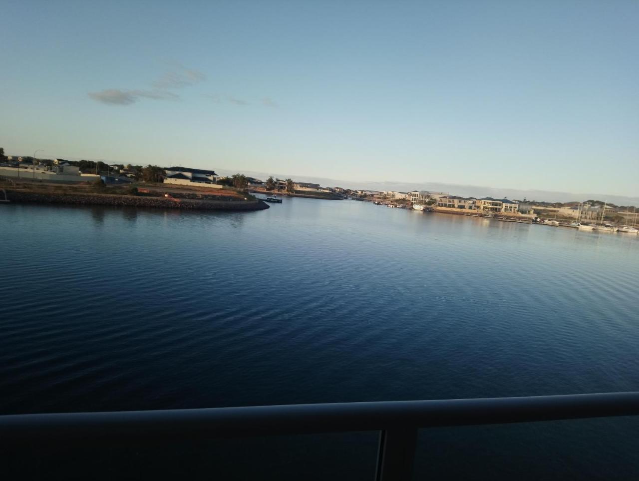 Wallaroo Marina Executive Apartments エクステリア 写真