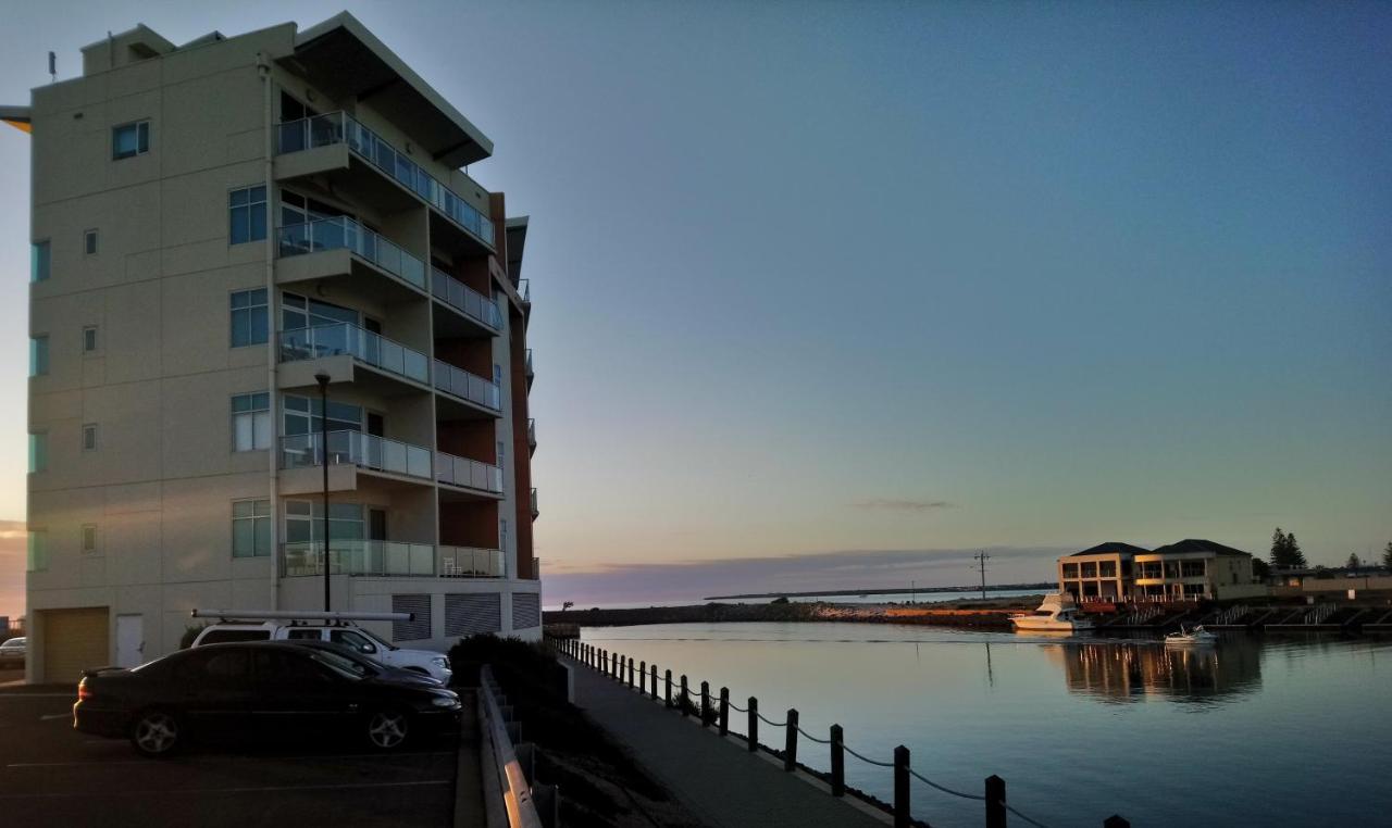 Wallaroo Marina Executive Apartments エクステリア 写真